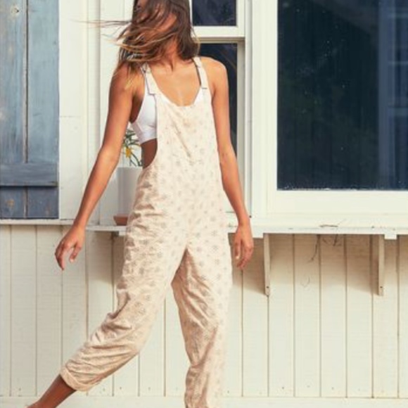 Aerie eyelet blush pink overalls - Picture 1 of 5